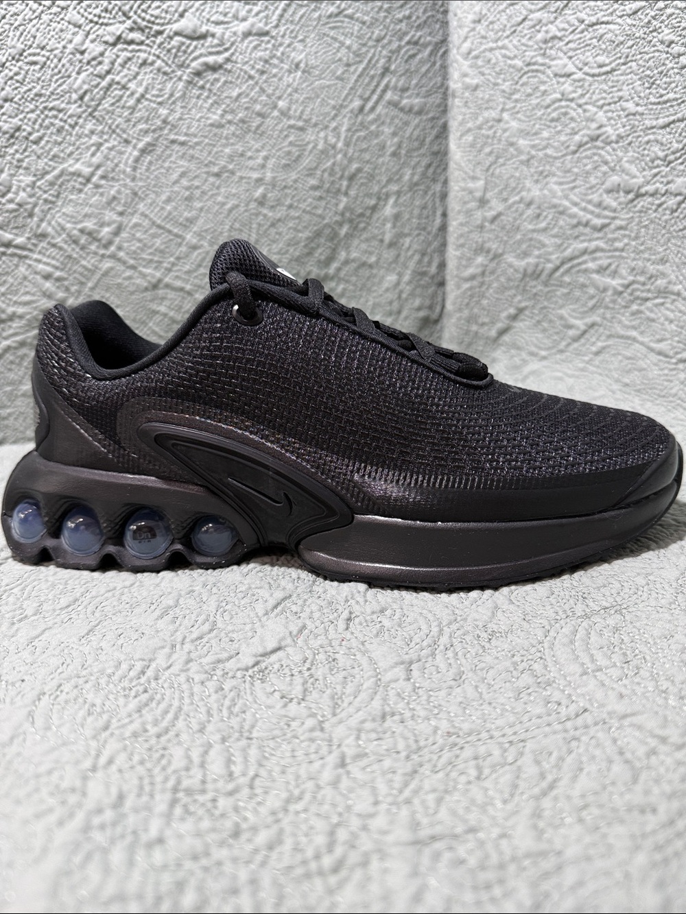 Nike Air Max DN W 8.5 or 7Y All Black